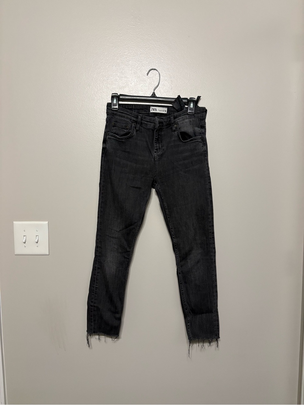 ZARA Washed Black Cropped Slim Jeans with Frayed Hem